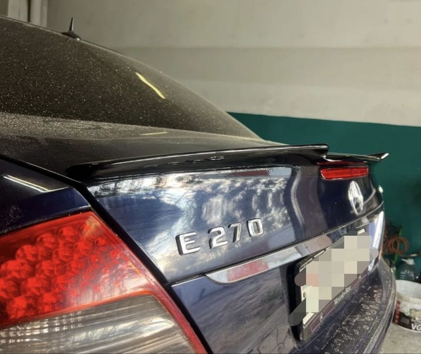 Mercedes W211 спойлер зубастик