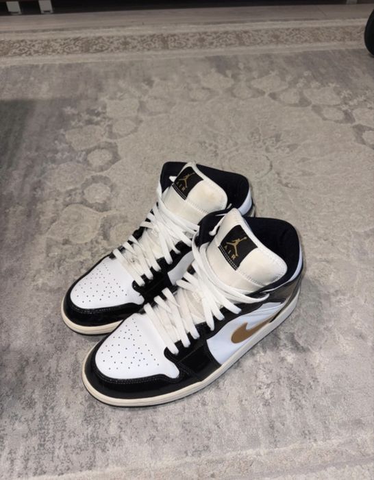 Air Jordan 1 Mid SE Black/Gold Patent Leather