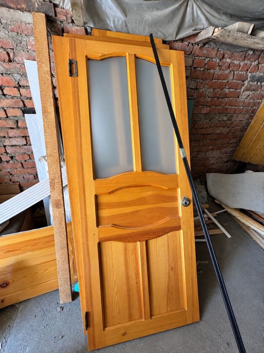 Продам двери деревяные