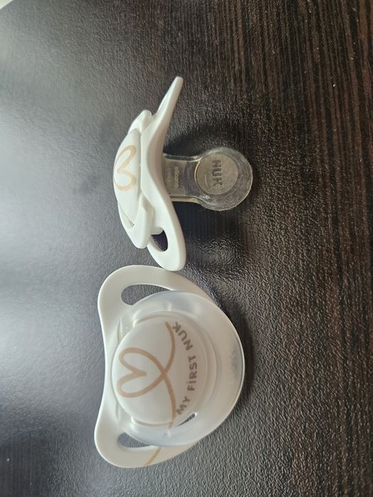 Продавам антиколик бебешки шишета и биберони Philips Avent