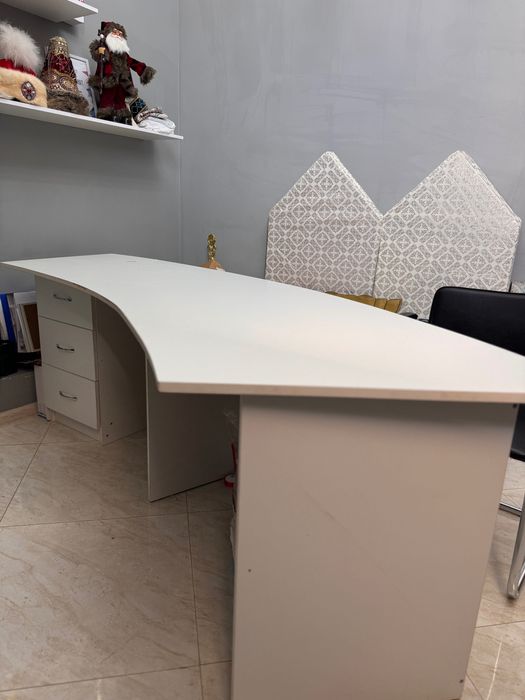 Стол белый (офисный) полукруглый