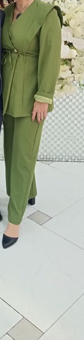 Костьюм женский  48 размер