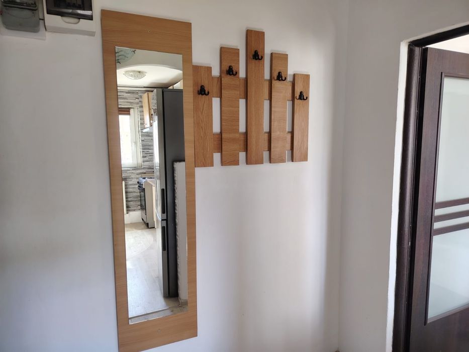 Cuier hol compus din doua corpuri.Oferta îl dau urgent