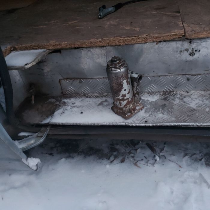 Ниссан Урван бус