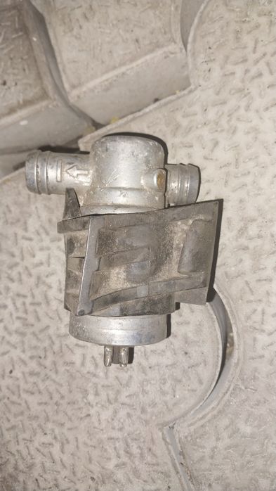 Продам запчасти на мерседес 190