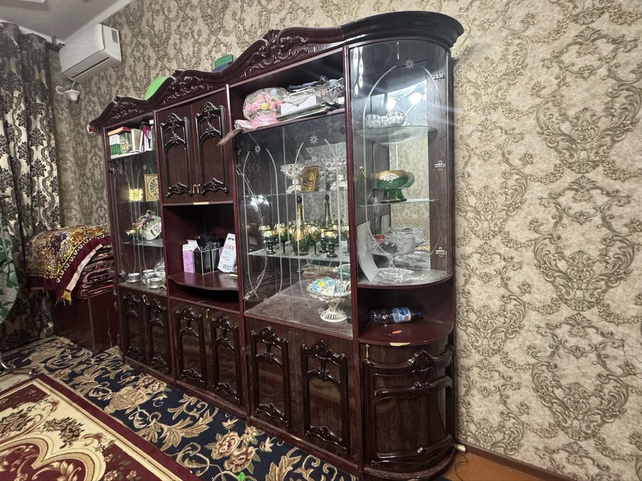 Стенка, сервант, шкаф сотилади