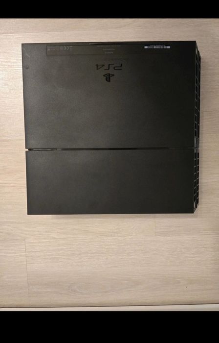 PS 4 - Play Station 4 500GB + 2 controllere + 6 jocuri