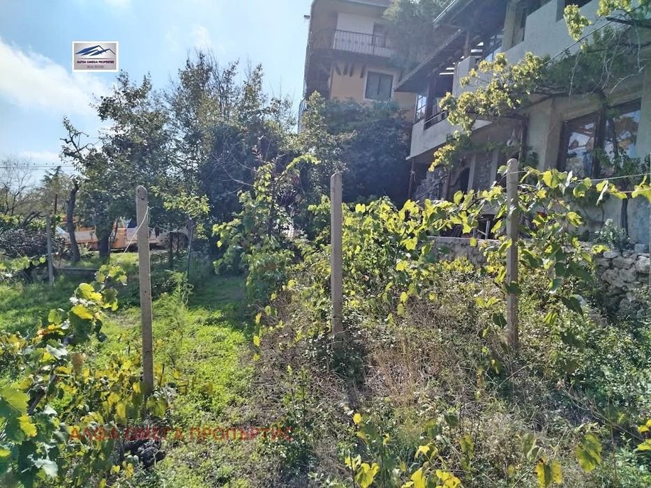 Продавам 2 къщи в един парцел в гр Варна Панорама море