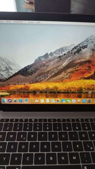 Vând Macbook Apple