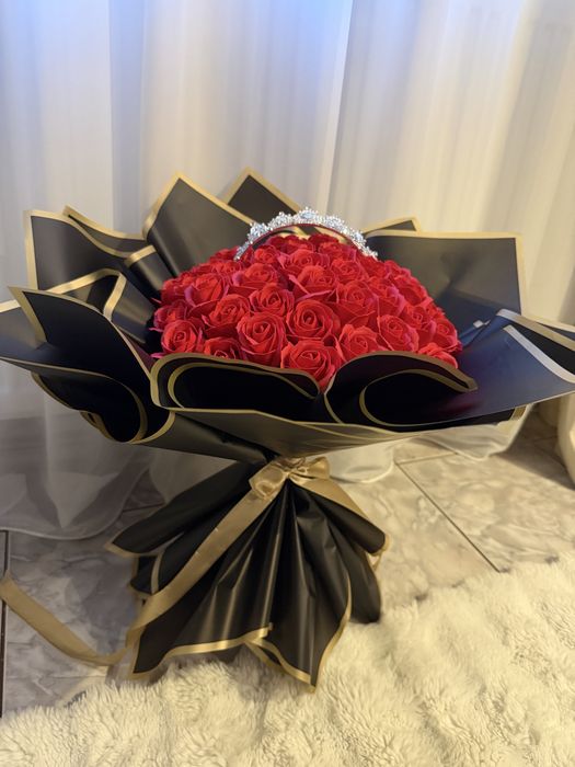 Buchet premium cu 49 trandafiri roșii