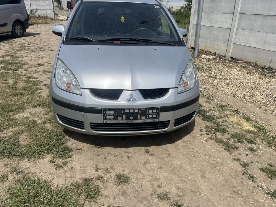 Dezmembrez Mitsubishi Colt 1.1 benzuna 2005-2009