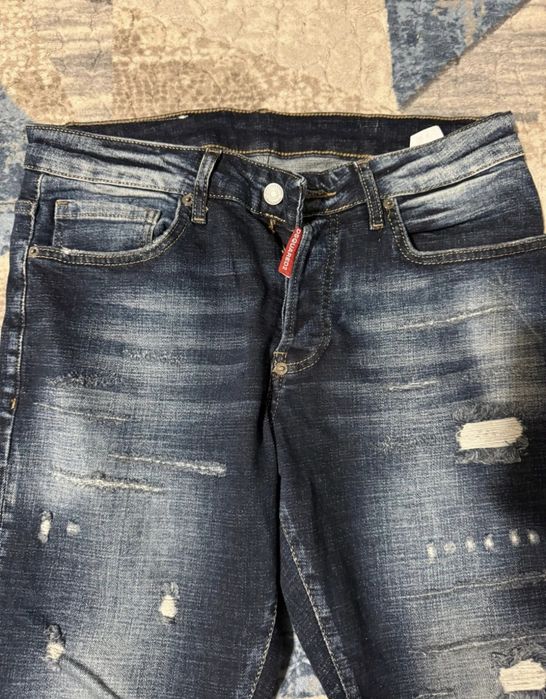Blugi dsquared, noi fără eticheta