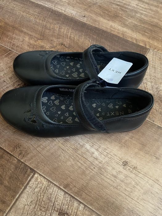 Новые кожанные туфли Next 34-35