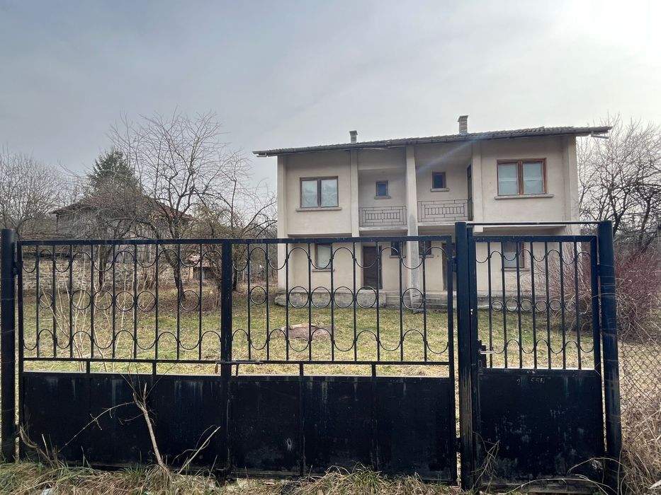 Продава се Къща в Ботевград - 140 кв.м за 429 €/кв.м - Снимка #2