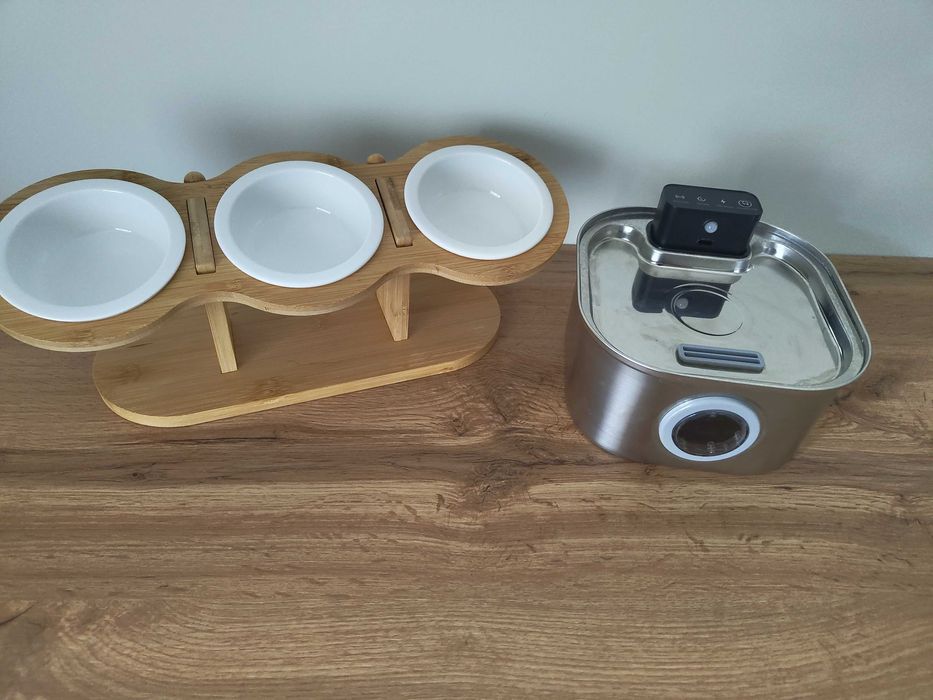 Fântână câini și pisici cu set boluri/castroane în suport