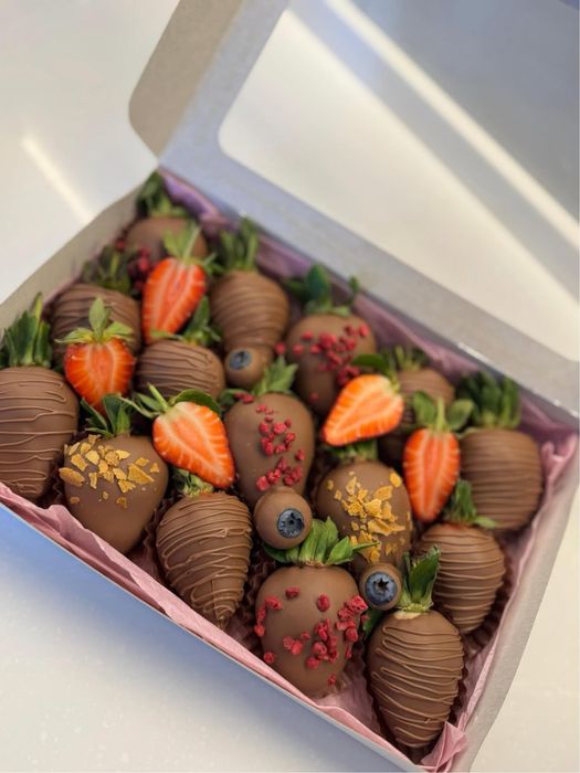 Клубника в шоколаде Астана