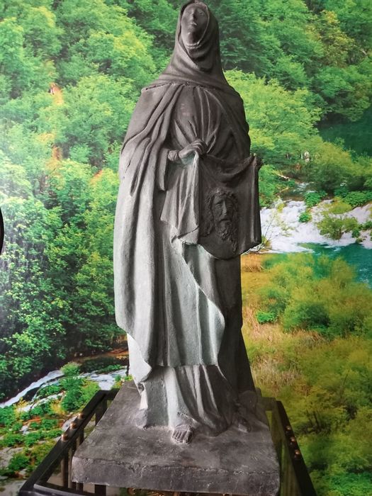 Стара Бронзова Статуя "Дева Мария с Плащеницата"