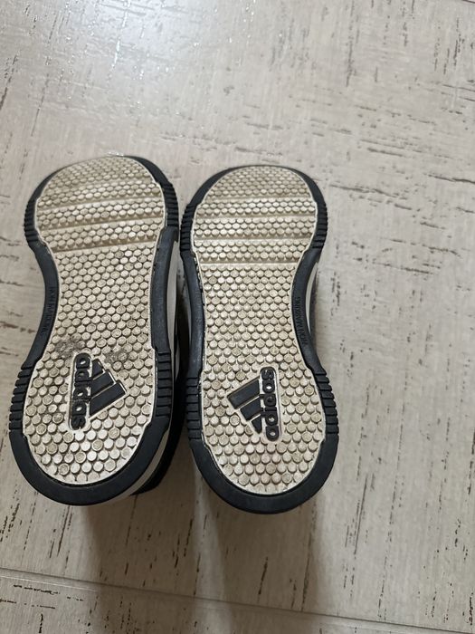 Vand adidasi Adidas negri, imitatie piele, marimea 33