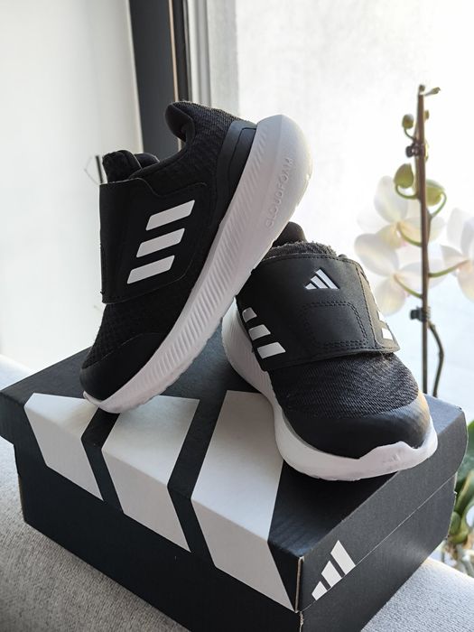 Adidas детски маратонки, 23 номер