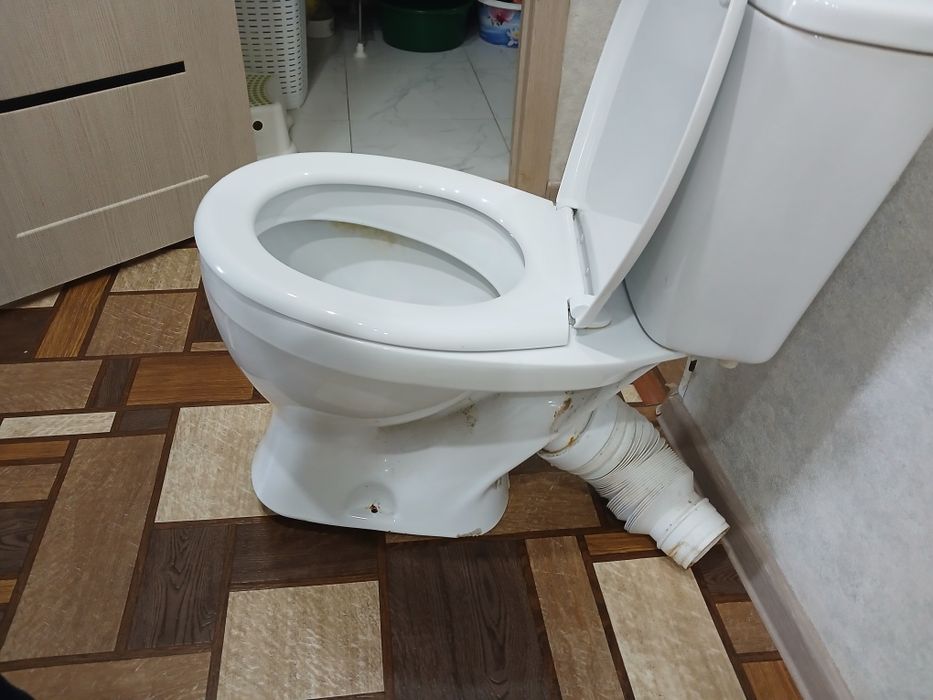 Продам унитаз санита