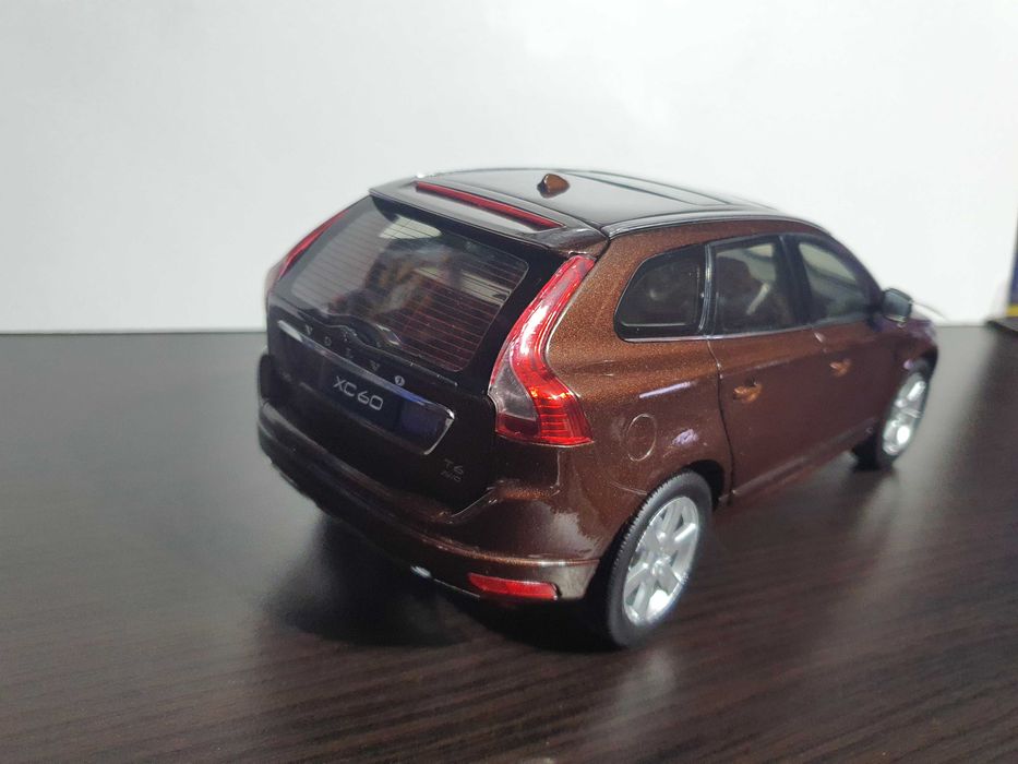 Умален модел VOLVO XC60 мащаб 1:18 Volvo dfdfhh
