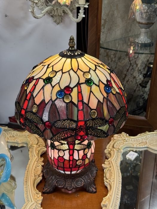 Lampa deosebita stil tiffany cu bec in picior