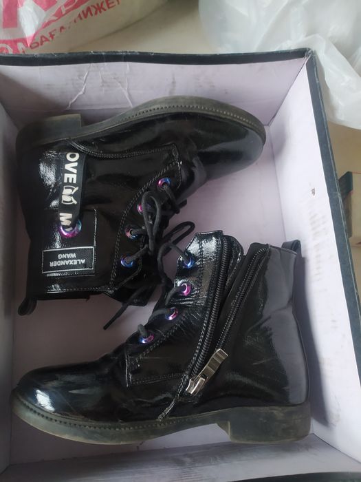 Продам детскую обувь