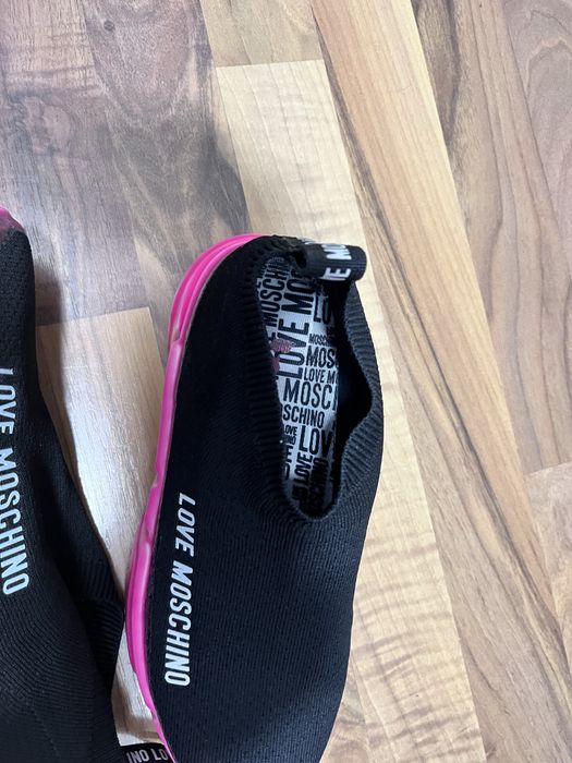 Sneakers Love Moschino