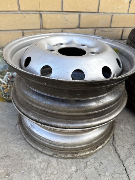 Продам резину всесезонную с дисками (новые)
