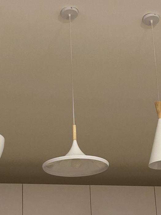 2 Lustre pendul metal și element decorativ lemn - achiziționat online