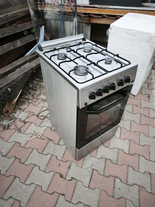 Aragaz cu 4 ochiuri și cuptor pe gaz Beko