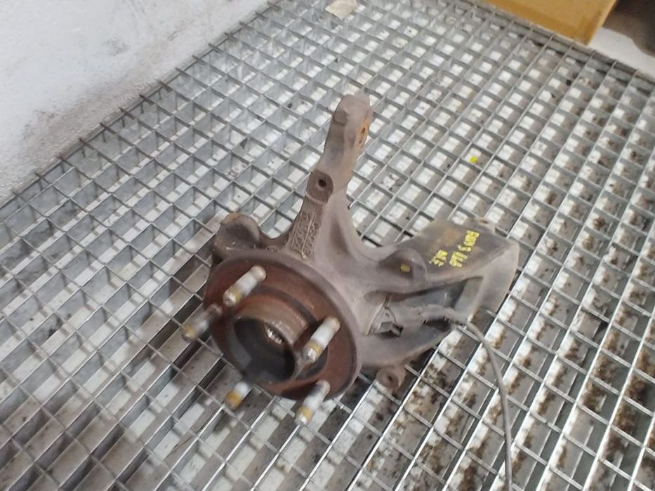 fuzeta dreapta fata 1.6 b ford focus 3