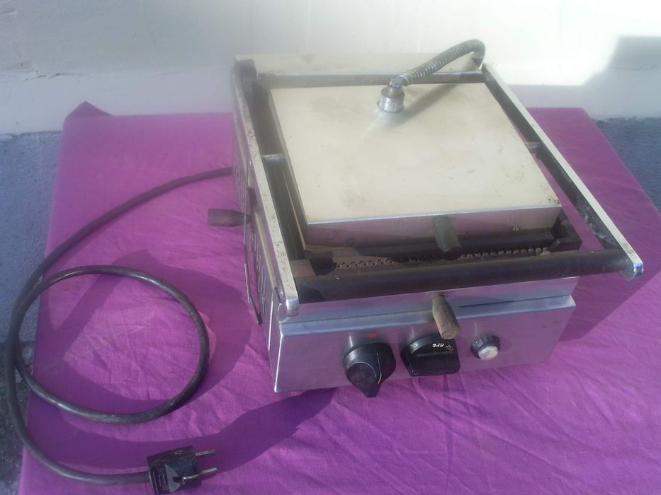 Контактен грил преса