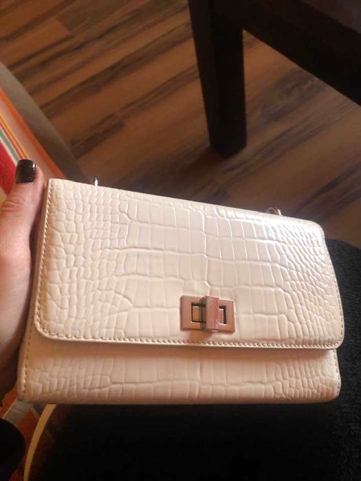 красива кокетна чанта