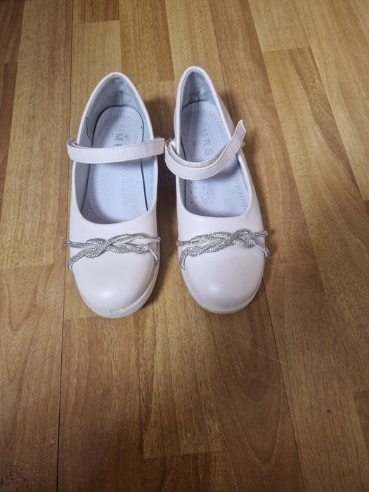 Pantofi superbi masura 35