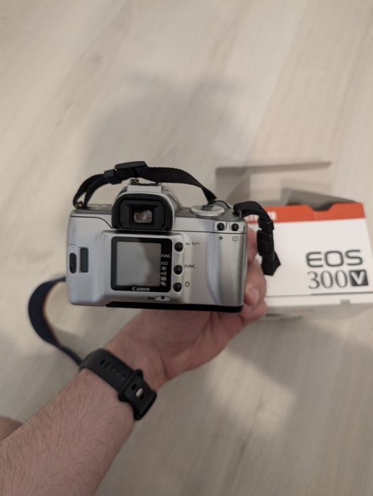Canon EOS300V aparat foto pe film doar body
