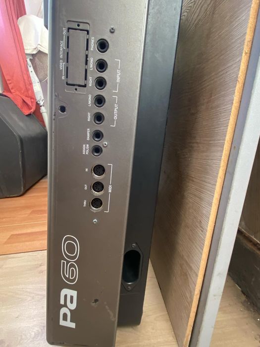 Продавам синтезатор