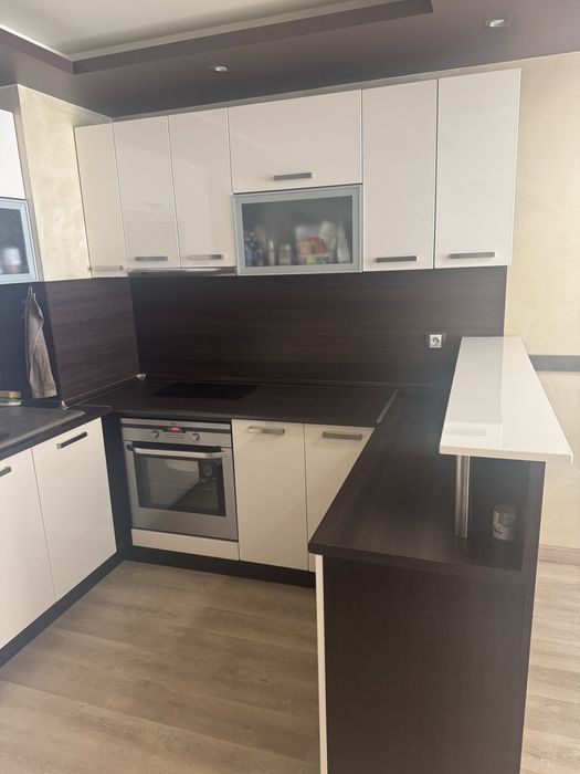 Кухня с фурна, котлон и аспиратор