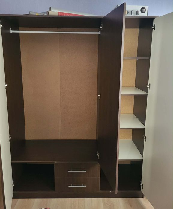 Продавам комплект спалня с матрак – отлично състояние!