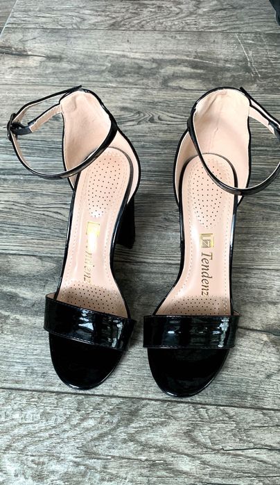 Лачени токчета