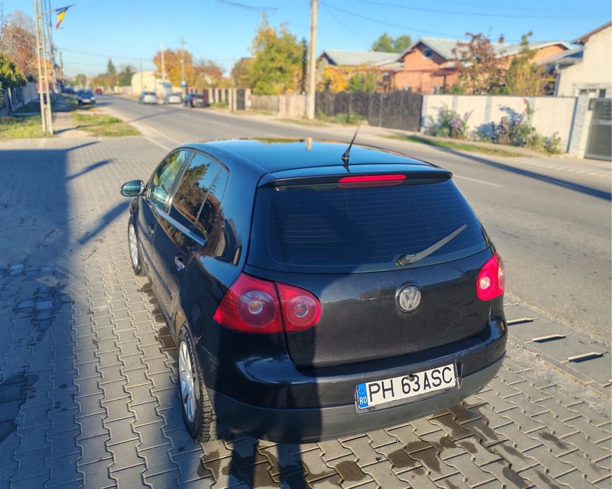 Se vinde masina golf 5