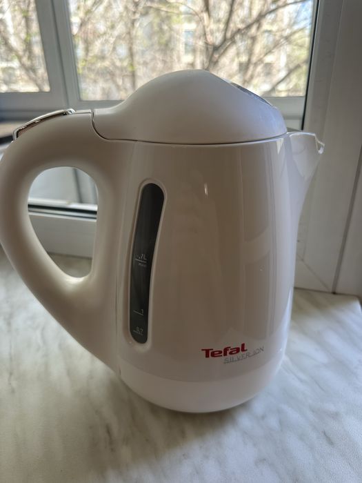 Чайник Tefal.