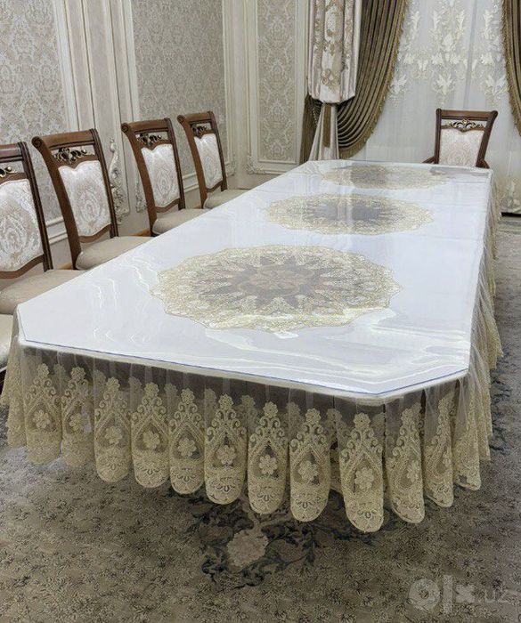 Клиенка и скатерть для стола с бахромой.
