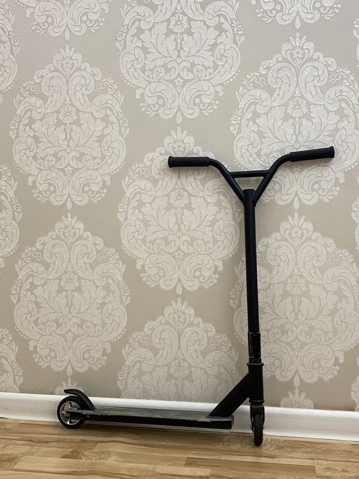 Самокат  черный для трюков