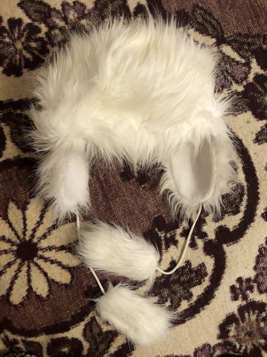 Caciula blana superba