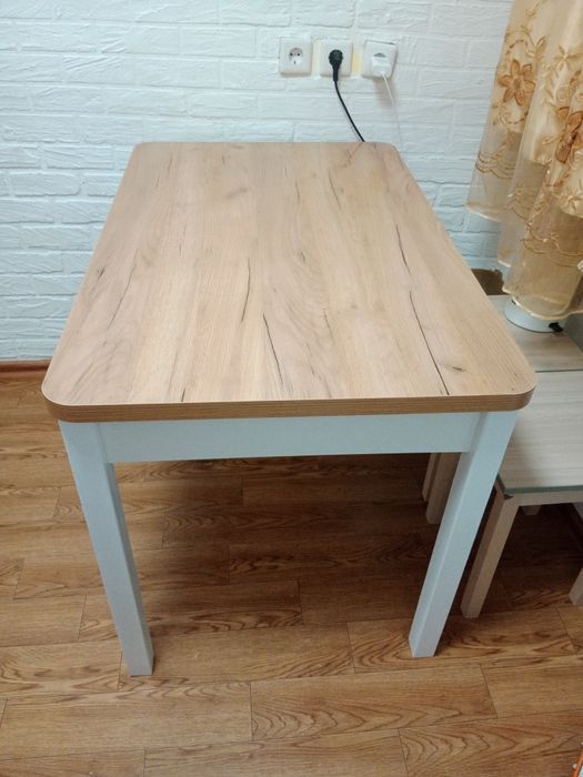 Продаю кухонный стол