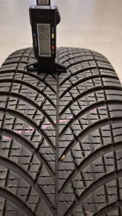 Всесезонна бусова гума  GoodYear 225 55 17C