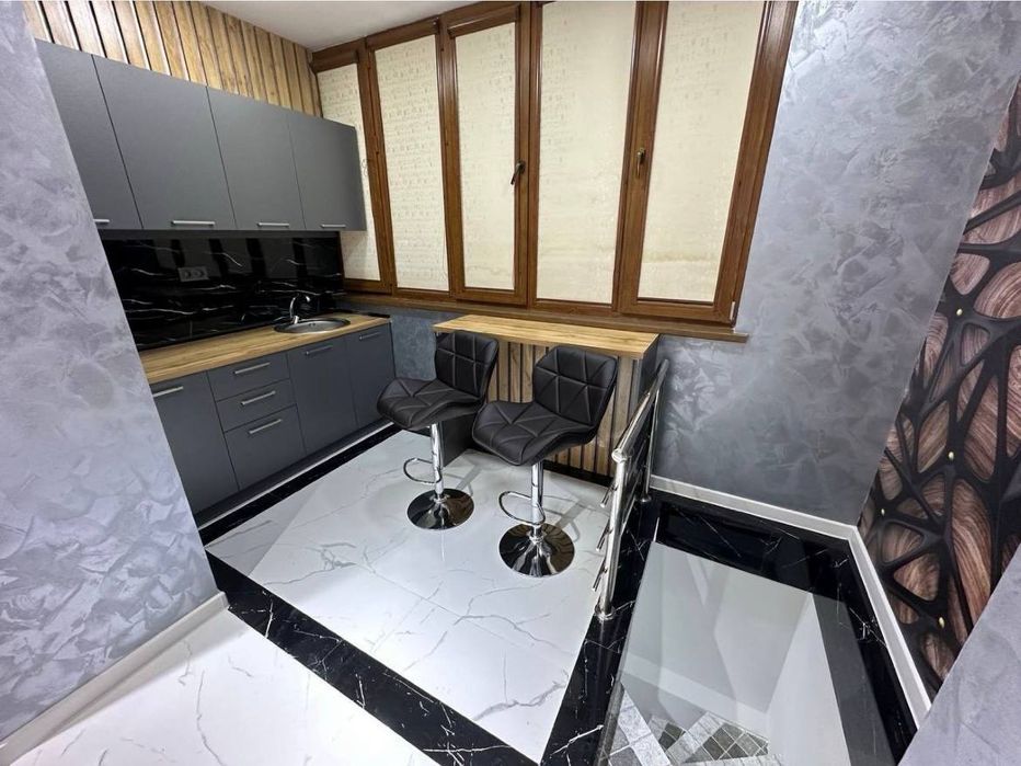 Юнус-Абад Ц4 Ор-р: Централ-4  1-линия 93кв + 12кв подвал Евроремонт