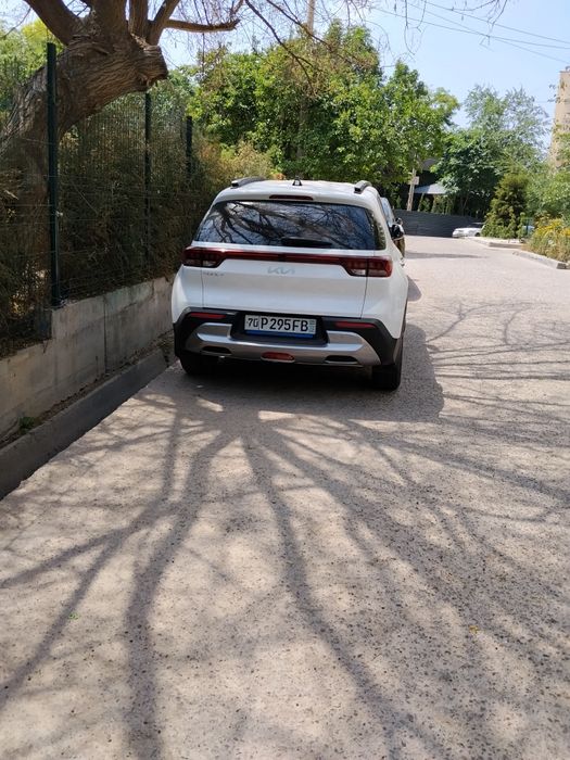 Kia sonet ful varyand sotiladi 3 pazisiya
