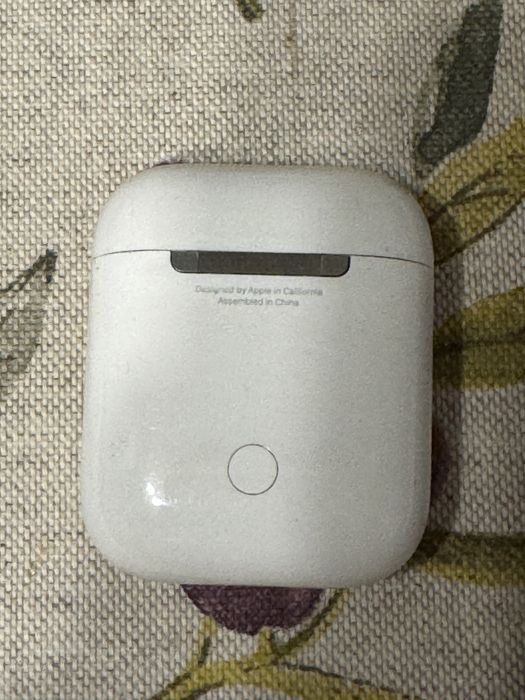 Продавам AirPods 2 (2020) година